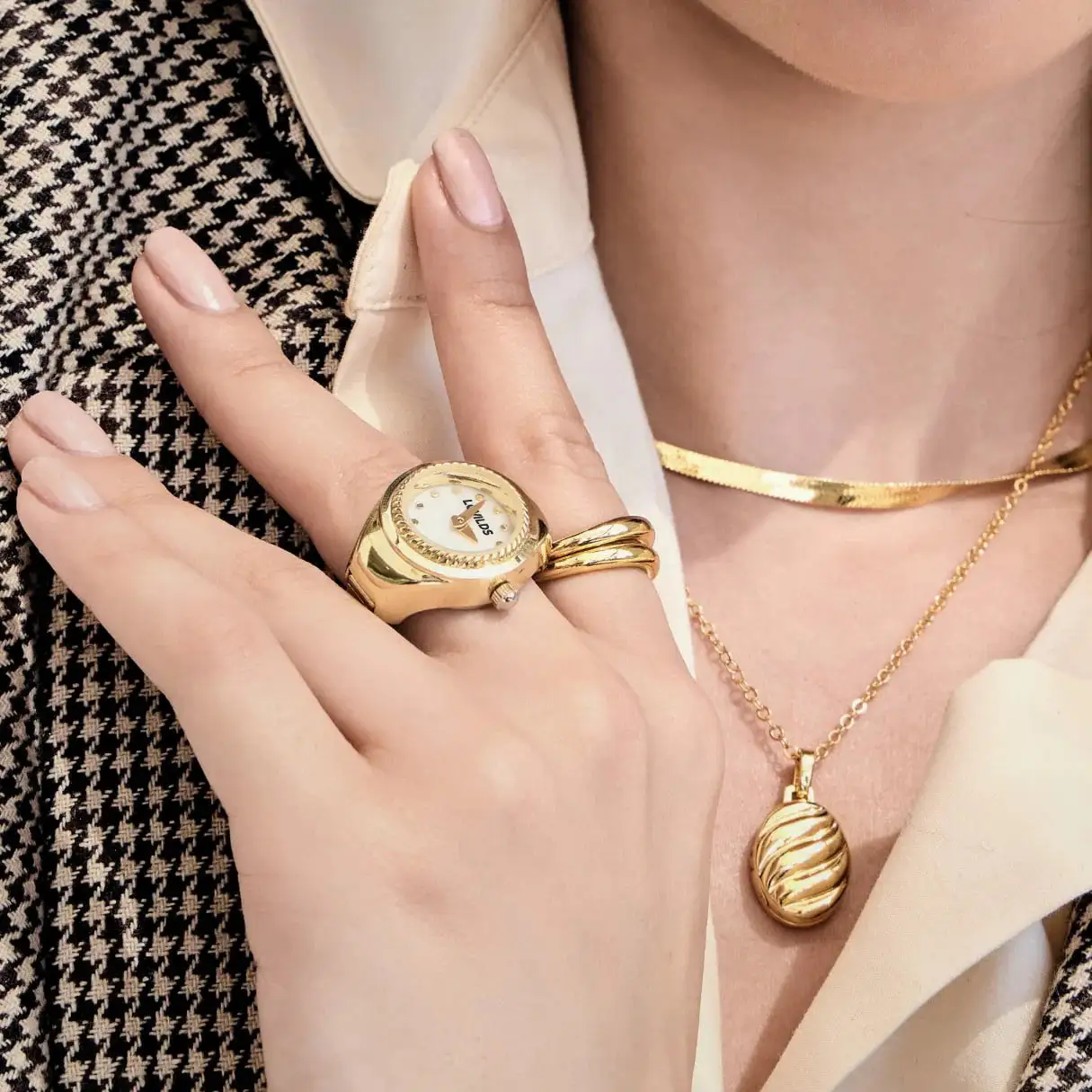 LOVILDS WATCH RING — A TIMELESS STATEMENT